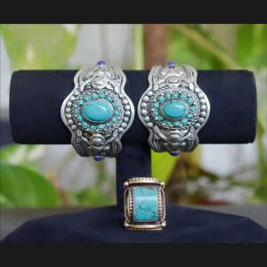 Tibetan Single piece Open Cuff Turquoise Bracelet (Adjustable)